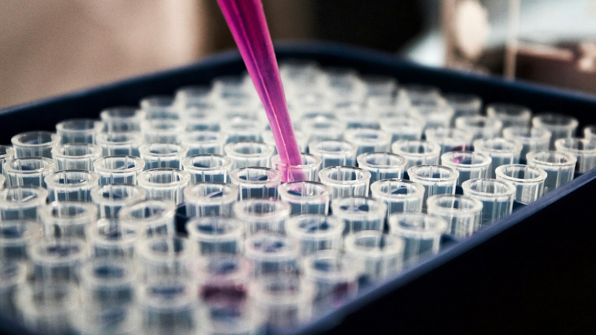 Biyomedikal araştırma laboratuvarı ve gelişmiş genetik analiz cihazları