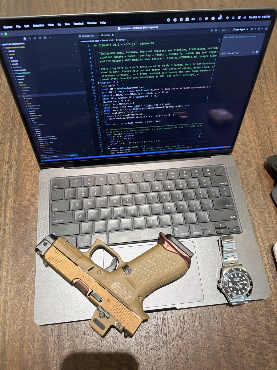 Daniel Heinen'in MacBook Pro üzerinde Glock tabanca ve açık Cursor IDE ekranı bulunan X paylaşımı