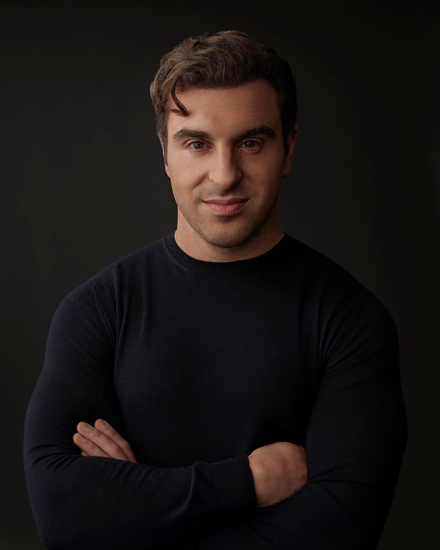 Brian Chesky portresi — Wikimedia Commons
