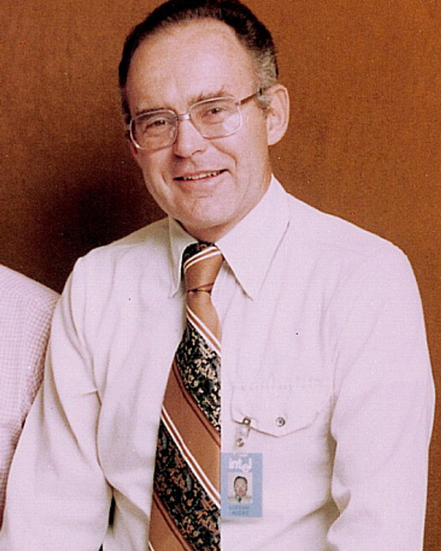 Gordon Moore portresi — Wikimedia Commons