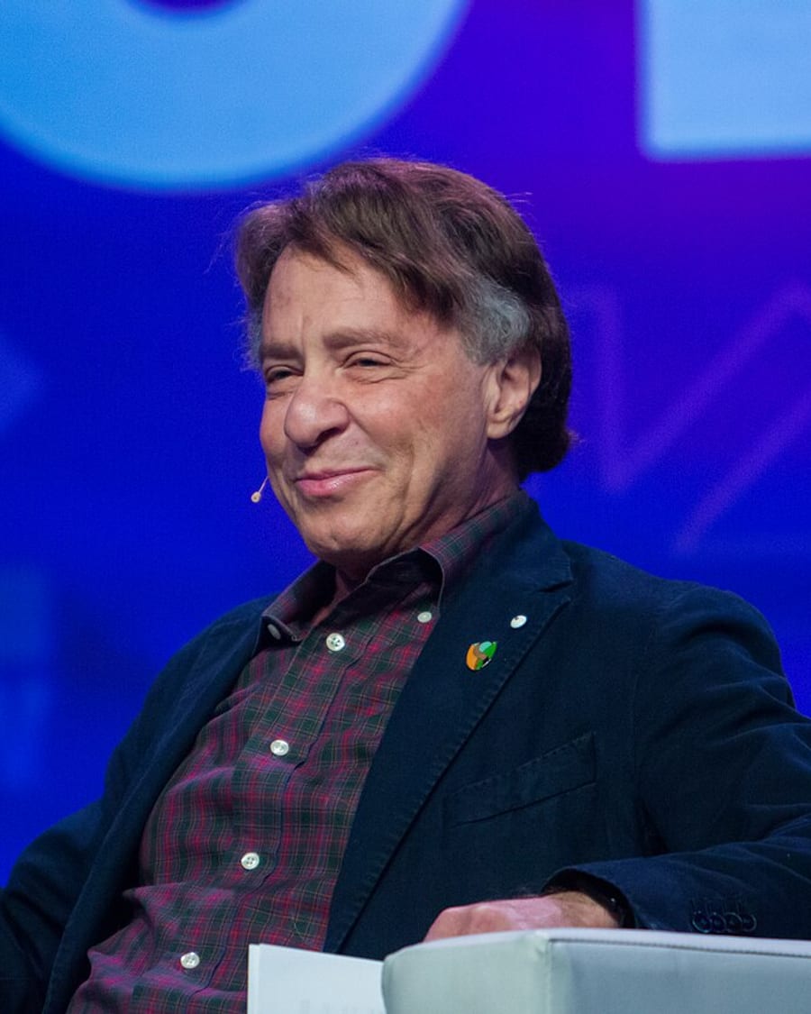 Ray Kurzweil portresi — Wikimedia Commons