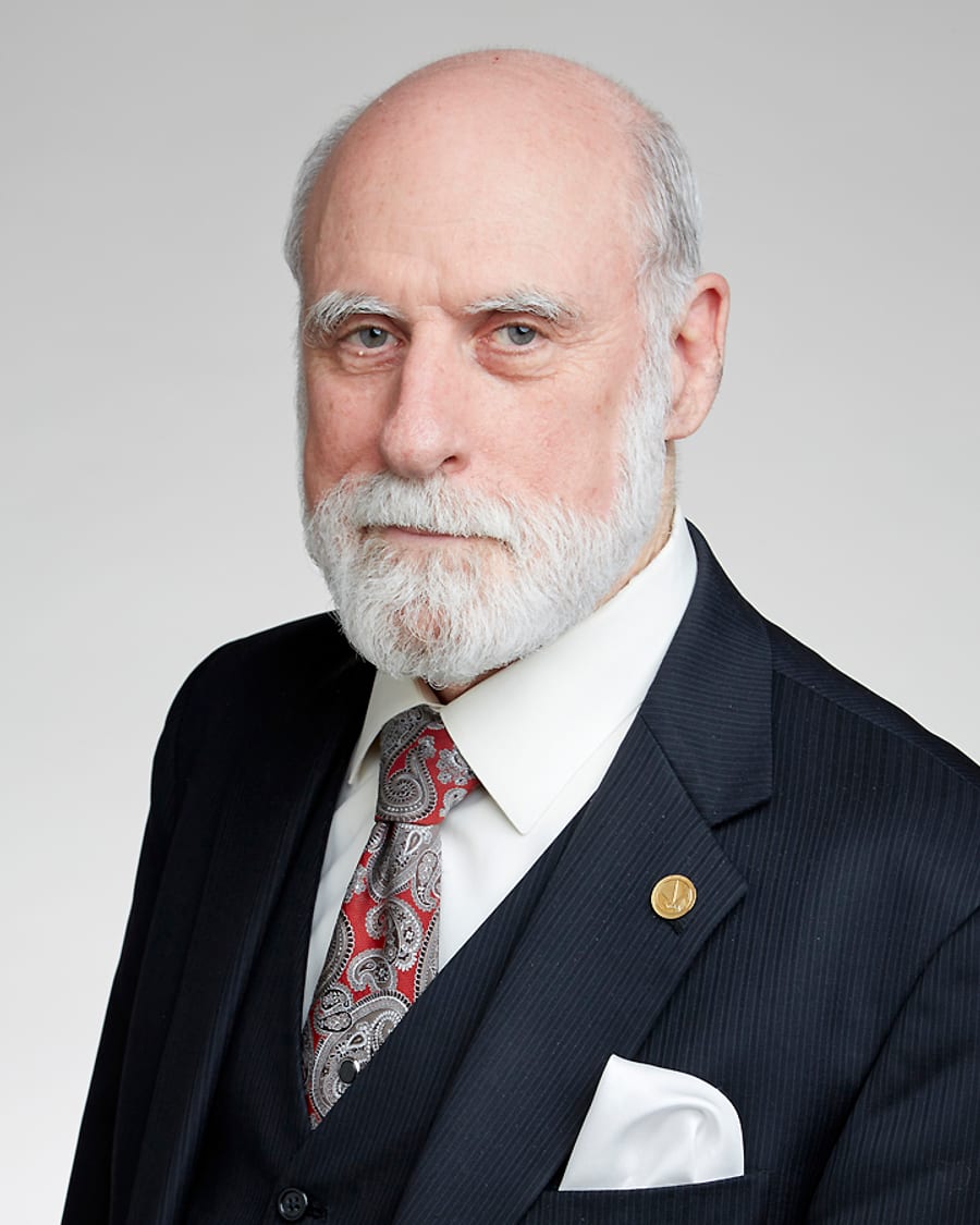 Vint Cerf portresi — Wikimedia Commons