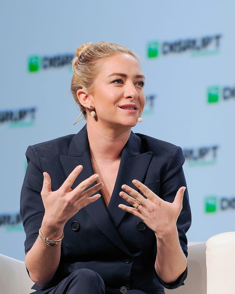 Whitney Wolfe Herd portresi — Wikimedia Commons