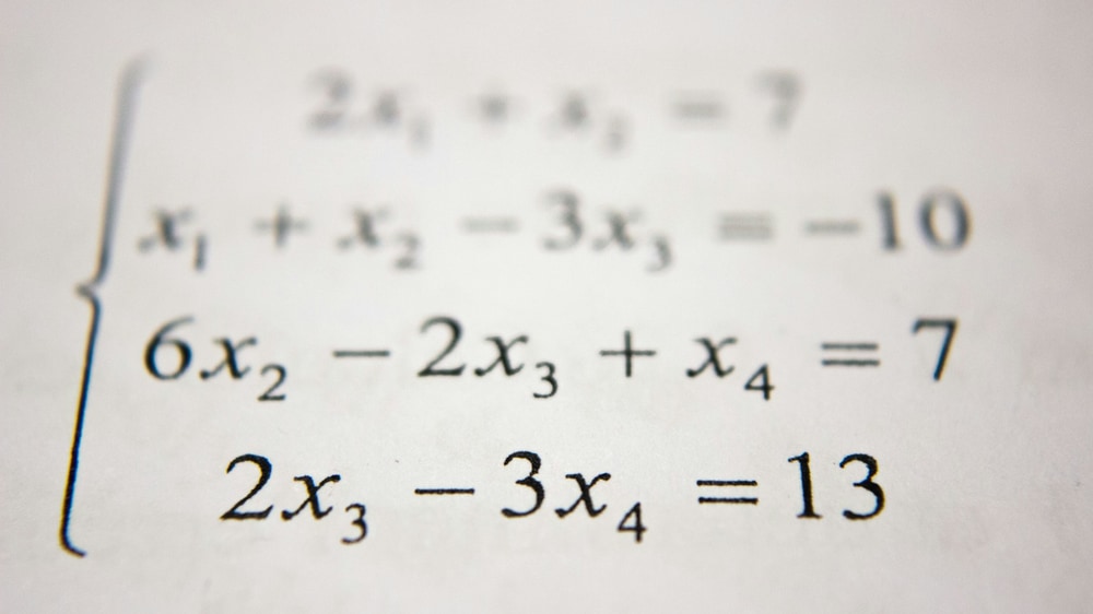 Matematiksel mantık formülleri ve karmaşık algoritmik problem çözme şemaları