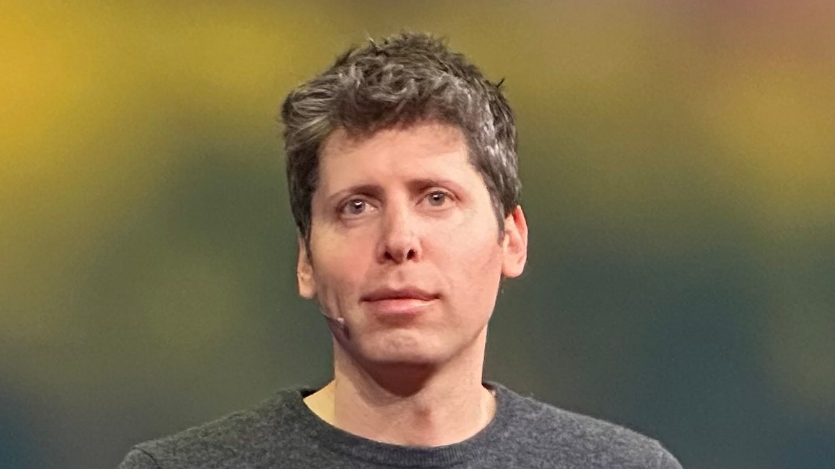 Sam Altman'ın sahnede yapay zekâ ve teknolojinin geleceğini anlattığı konuşması